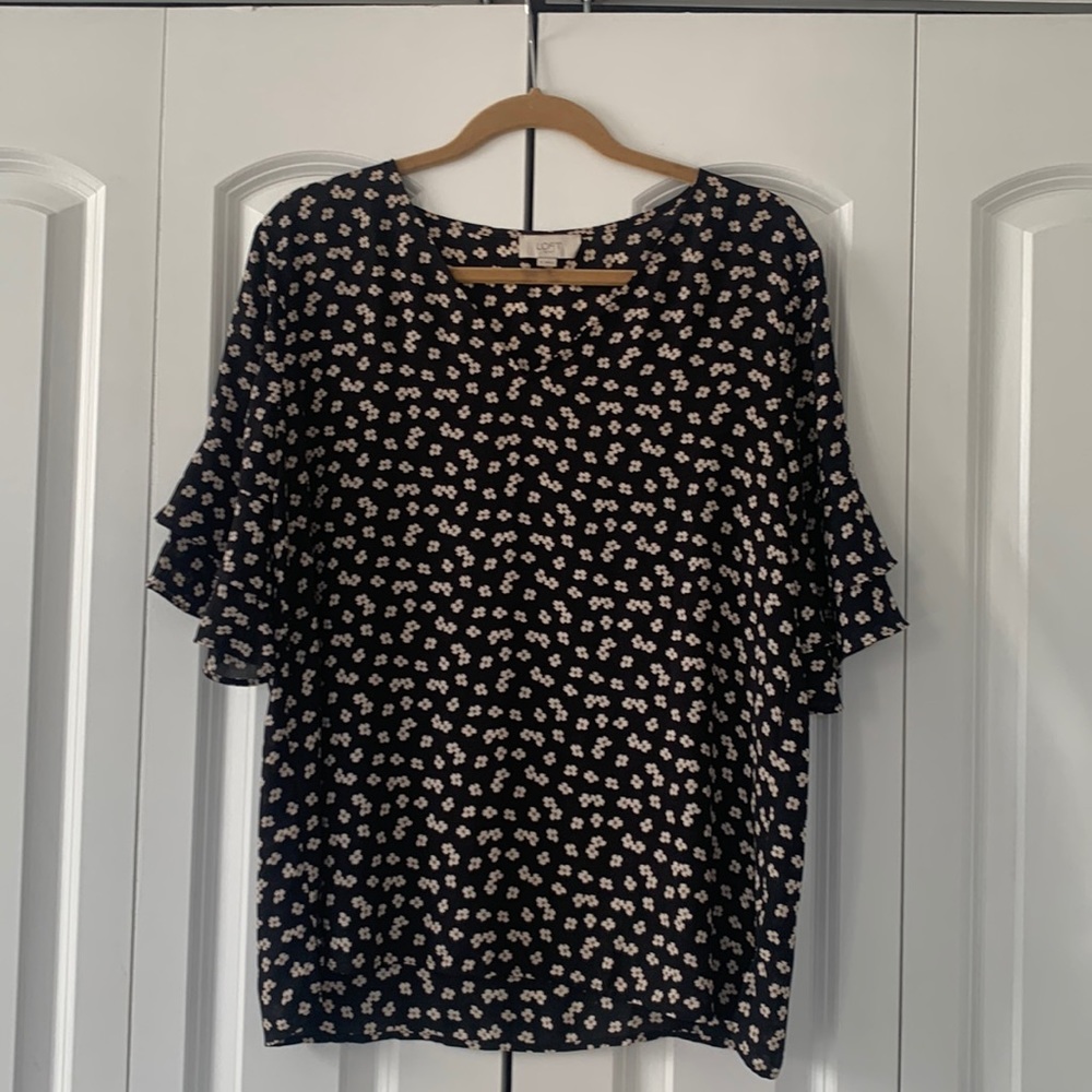 🌸 3/$15 LOFT Floral Black and White Blouse, Size Medium